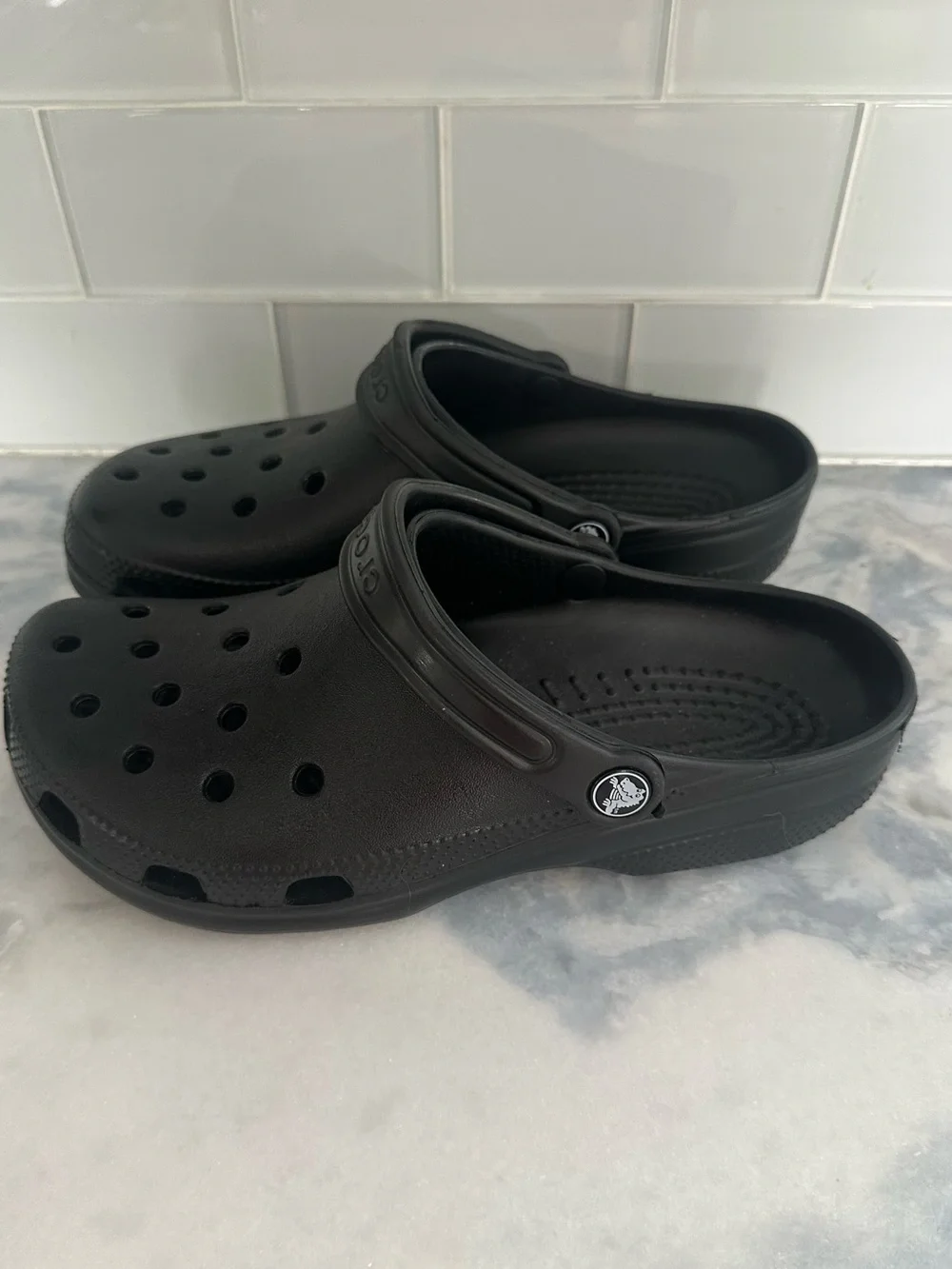 CROCS Men’s Classic Clogs in Black Size 8 women size 10